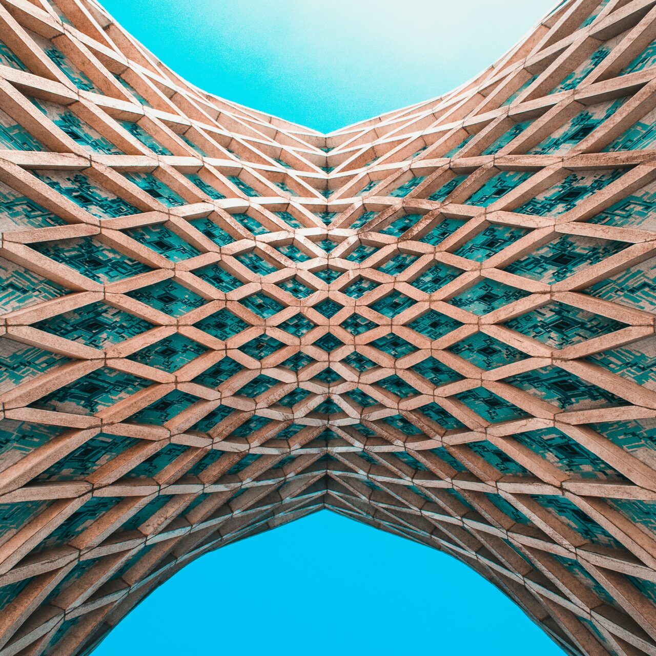 https://urukpm.com/wp-content/uploads/2025/02/sam-moghadam-baII27W6z7k-unsplash-1280x1280.jpg